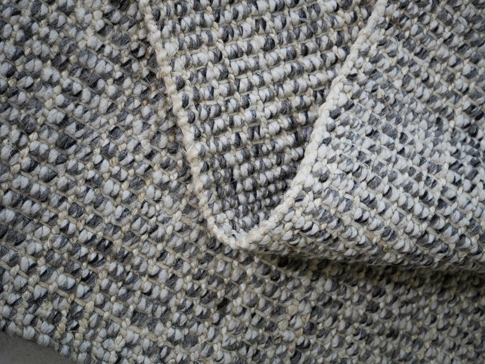 Sorelle Light Grey Hand-Woven Rug