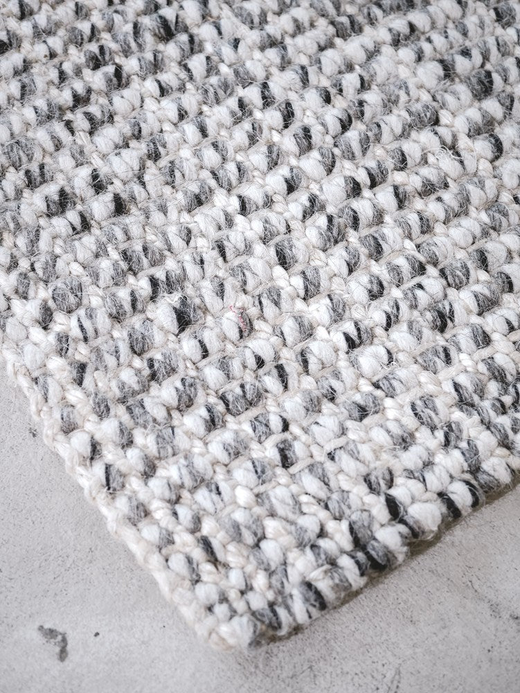 Sorelle Silver Hand-Woven Rug