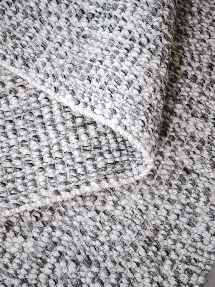 Sorelle Silver Hand-Woven Rug