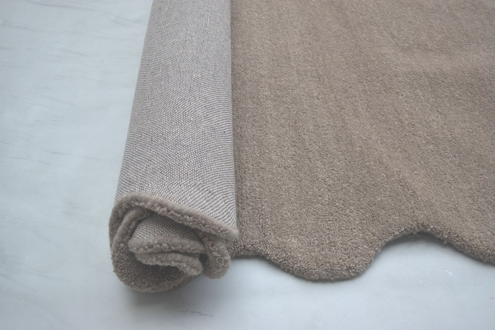 Virelle Greige Scalloped Wool Rug