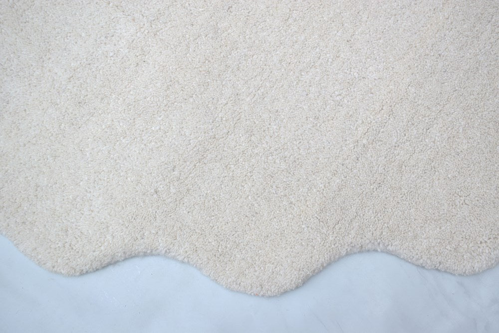 Virelle White Scalloped Wool Rug