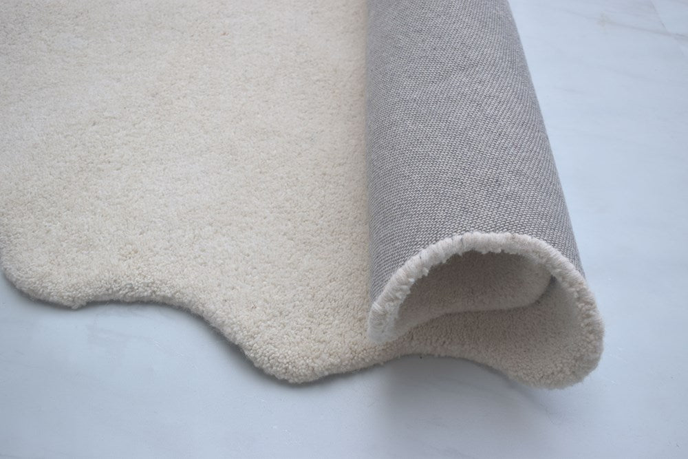 Virelle White Scalloped Wool Rug