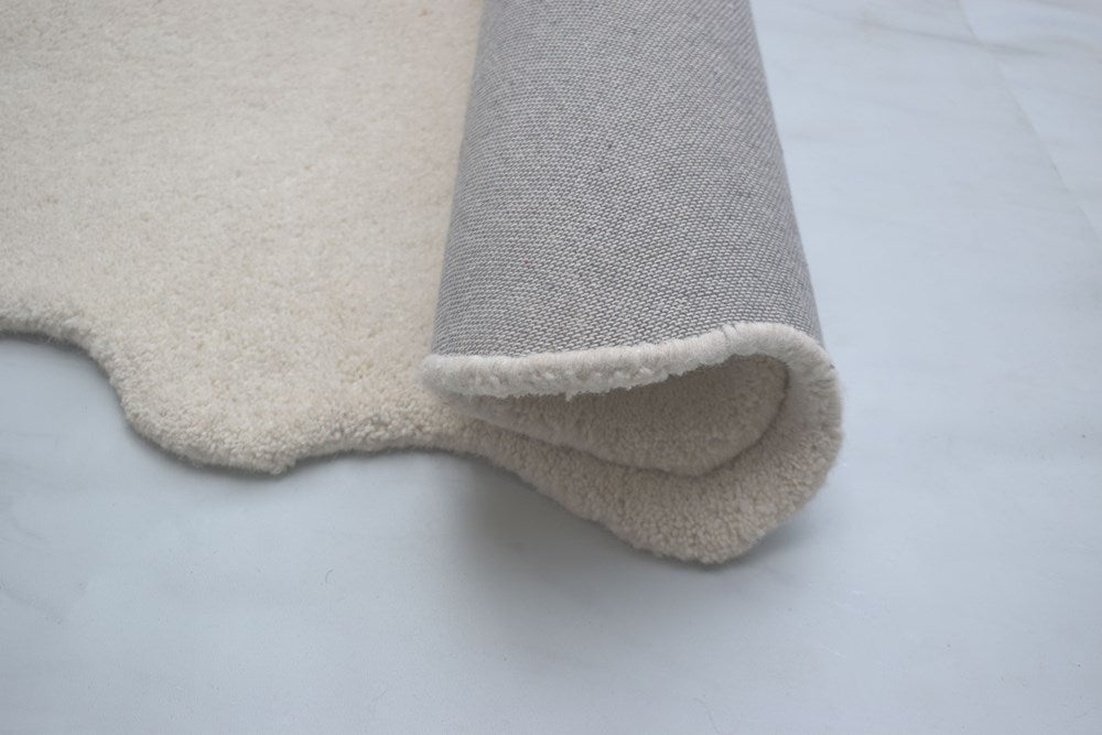 Virelle White Scalloped Wool Rug